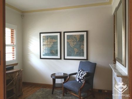 Beautiful Family Living and Entertaining - Photo 3