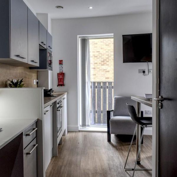 Studio to rent - Photo 1