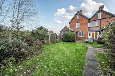 3 bedroom semi-detached house to rent - Photo 3