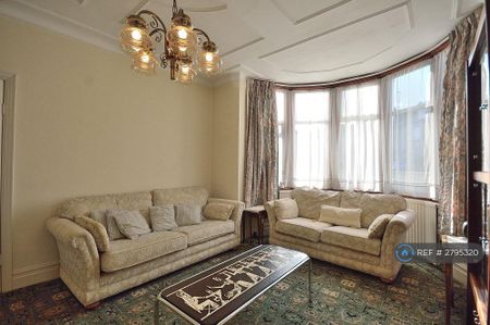 4 bedroom semi-detached house to rent - Photo 2