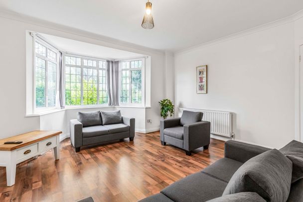 4 Bed Detached House, Westhorne Avenue, SE9 - Photo 1