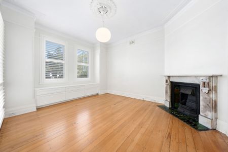 Comfortable Family Home in a Prime Mosman Location - Photo 3