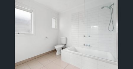 Suburban Gem - Photo 5