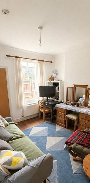 1 bedroom in a house share to rent - Photo 1