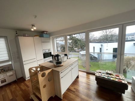 Perfektes Zuhause für Paare & junge Familien – stilvolle 3 Zimmer mit 98 qm, Terrasse & Carport - Foto 3