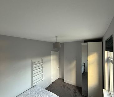 Room in a Shared House, Godson Road, CR0 - Photo 3