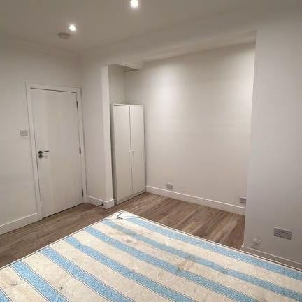 Room in a Shared House, Westway, W12 - Photo 1