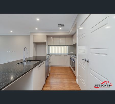 12 Antalya Vista, Iluka, WA 6028 - Photo 2