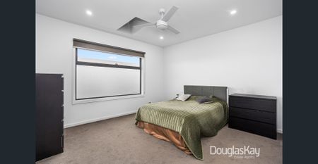 Contemporary Family Showpiece in the Heart of Sunshine. - Photo 3