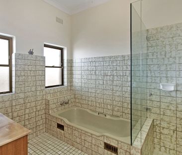 17 Edgecliffe Esplanade, - Photo 1