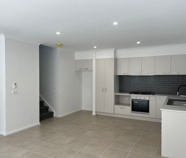 IDEALLY POSITIONED THREE BEDROOM TOWNHOUSE - Photo 2
