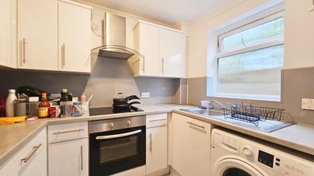 1 bedroom flat to rent - Photo 2