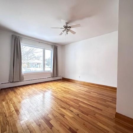 TRÈS GRAND 5-1/2 À LOUER À 400 MÈTRES DE L'UNIVERSITÉ DE SHERBROOKE - Photo 4