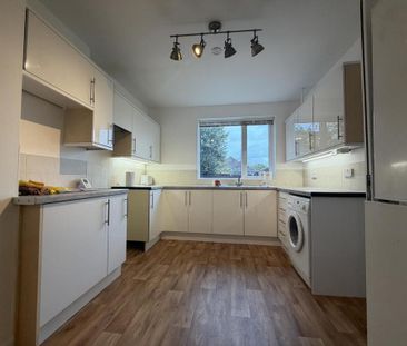 4 bedroom detached house to rent - Photo 5