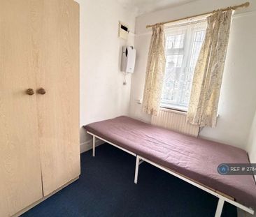 4 bedroom semi-detached house to rent - Photo 5