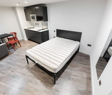 Studio Flat, Low Hill, L6 - Photo 4