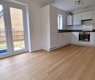 3 bedroom semi-detached house to rent - Photo 6