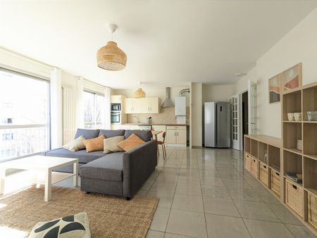 Location Appartement 4 pièces 90m² VILLEURBANNE 69100 - Photo 2