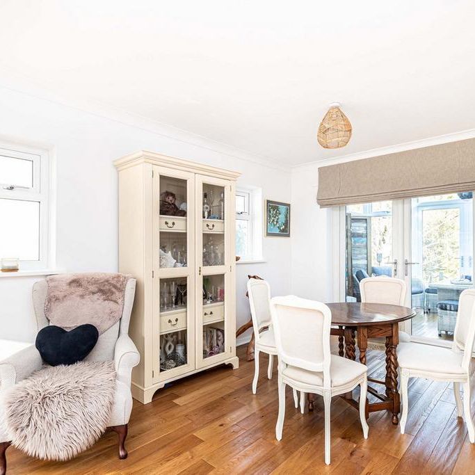 3 bedroom chalet to rent - Photo 1