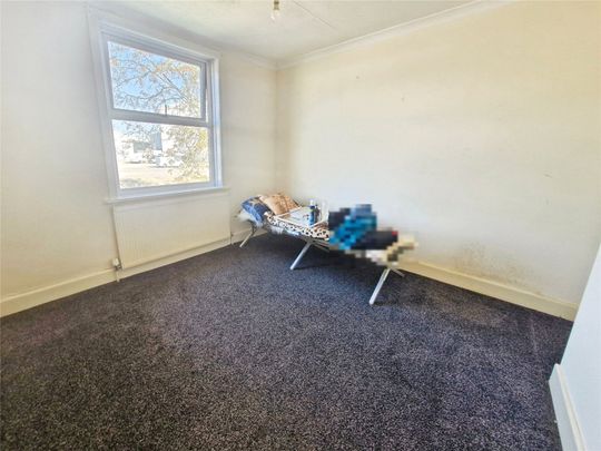 2 bedroom house to rent Hamilton Road, Portchester, Portsmouth, PO6 - Photo 1