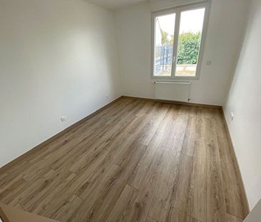 Exclusivité GUY HOQUET DE MORET : Bel appartement de 58 m2 au RDC d'un immeuble construit en 2021 avec son jardin clos - Photo 2