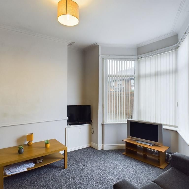 6 bedroom house of multiple occupation to rent - Photo 1