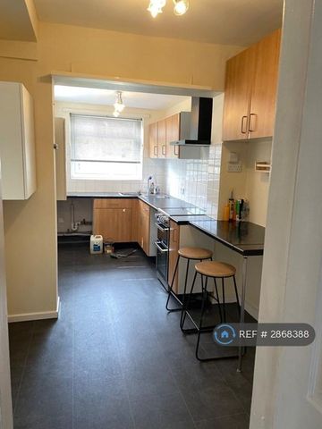 3 bedroom end of terrace house to rent - Photo 3