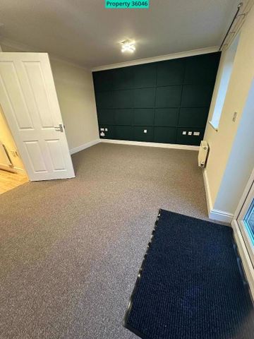 4 bedroom semi-detached house to rent - Photo 2