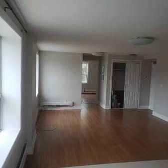 NEWLY RENOVATED 2 BED APARTMENT ST CLAIR WEST / SCARLETT $1710 - Photo 1