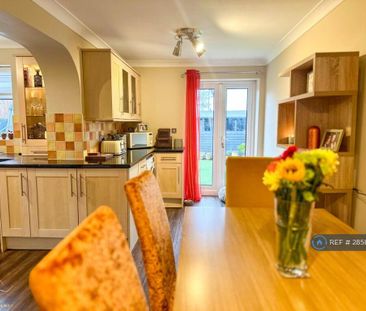 4 bedroom detached house to rent - Photo 1