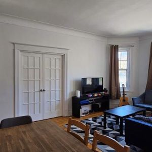 3 CH - 1 SDB - Montréal - $2,200 /mo - Photo 2
