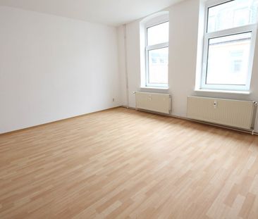 Schicke 2-Raum-Wohnung mit Einbauküche in ruhiger Lage! - Foto 2