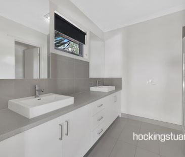 1 Cloverfield Crescent, - Photo 6