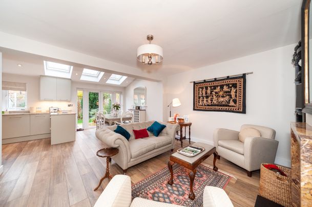 4 Bed Terraced House, Glentanner Way, SW17 - Photo 1