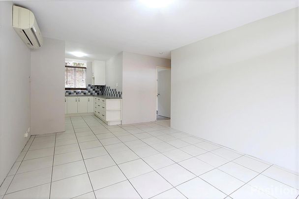 Central to Ashgrove and ground level unit! - Photo 1