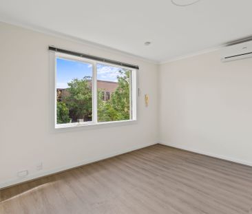 Studio Living in the Heart of St Kilda - Photo 6