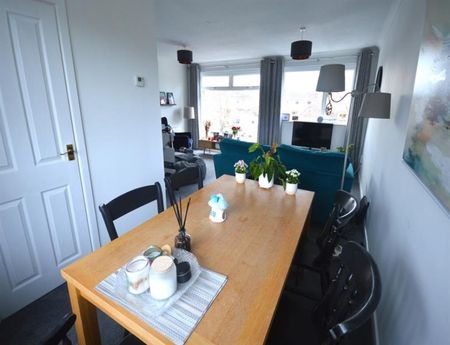 3 Bedroom Semi Detached To Let - Photo 2