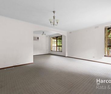 8 Redcraze Rise, Mill Park, Vic 3082 - Photo 3