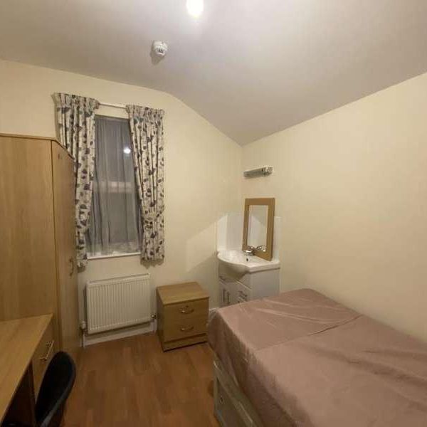 Grange Avenue, Reading, RG6 - Photo 1