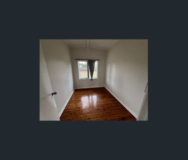 "Charming 3-Bedroom Home" - Photo 5