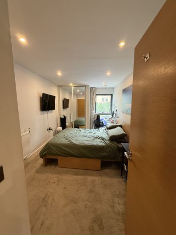 2 Bed Flat, New Century House, E16 - Photo 4
