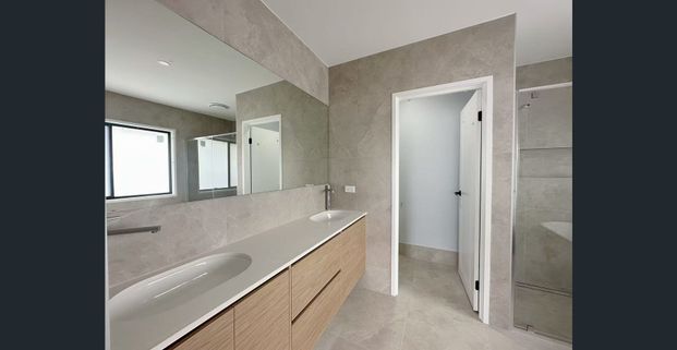 🌟 Luxury Brand-New Family Home for Rent in Rochedale - Photo 1