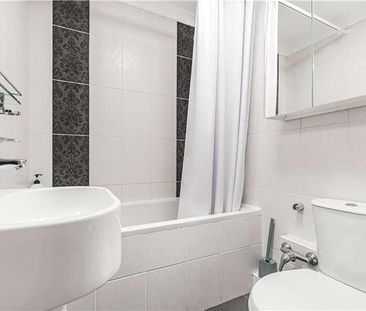 Boileau Road, London, SW13 - Photo 1