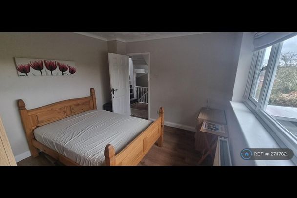 1 bedroom in a house share to rent - Photo 1