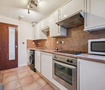 1 bedroom flat to rent - Photo 6