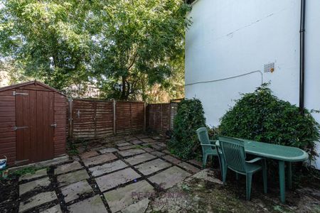2 bedroom maisonette to rent - Photo 2