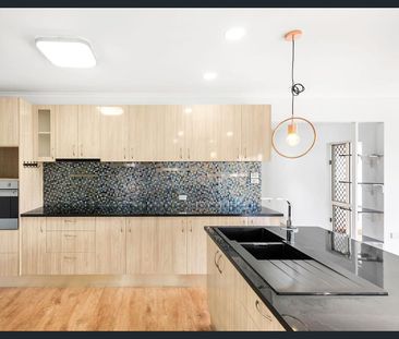 Spacious Family Home in Kanimbla Heights - Photo 4