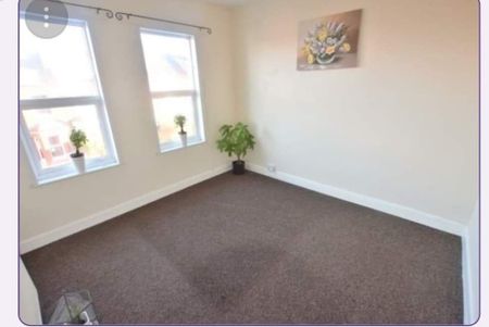 2 bedroom end of terrace house to rent - Photo 4