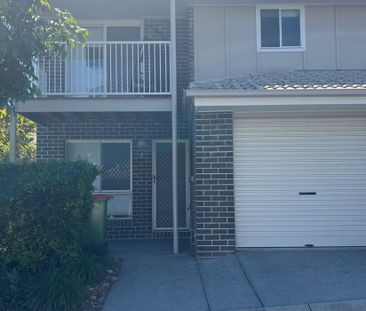 Townhouse For Rent - Photo 3