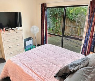 Two bedroom gem in Flat Bush! - Photo 2